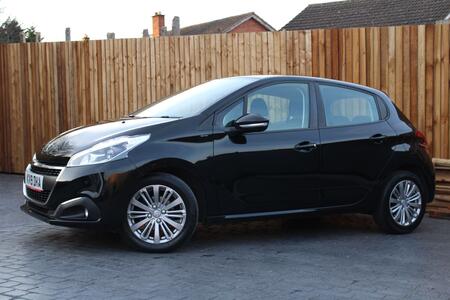 PEUGEOT 208 1.2 PureTech Signature