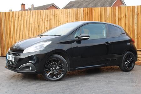 PEUGEOT 208 1.2 PureTech Black Edition